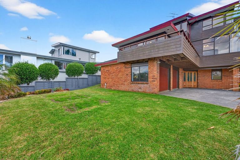 Photo of property in 2/50 Masterton Road, Rothesay Bay, Auckland, 0630