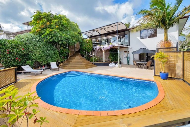 Photo of property in 41 Mayfair Crescent, Mairangi Bay, Auckland, 0630