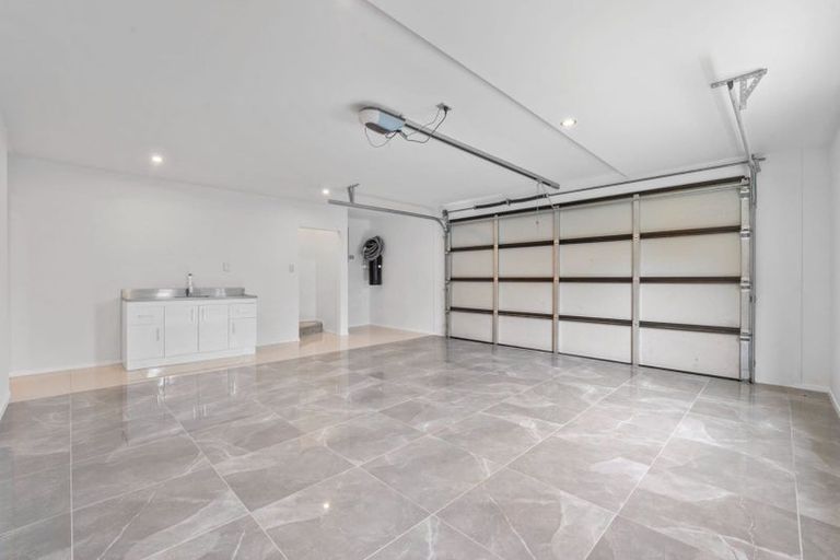Photo of property in 2 Dhaka Lane, Ranui, Auckland, 0612