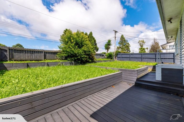 Photo of property in 1/22 Larnoch Road, Henderson, Auckland, 0610