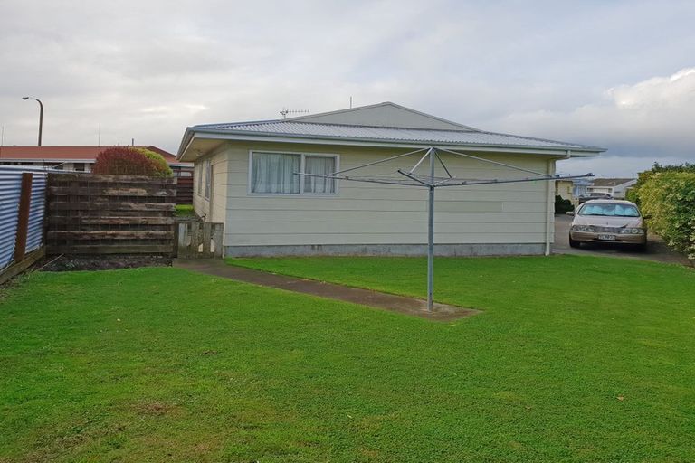 Photo of property in 2/22 Oxford Street, Taradale, Napier, 4112