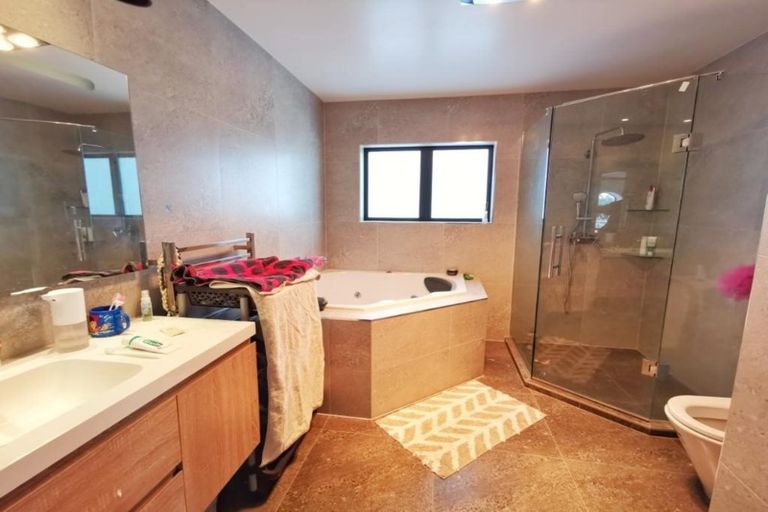 Photo of property in 20 San Prospero Crescent, Henderson, Auckland, 0612