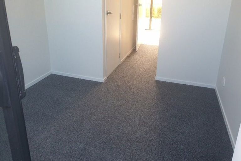 Photo of property in 7/5 Peachgrove Road, Te Atatu Peninsula, Auckland, 0610