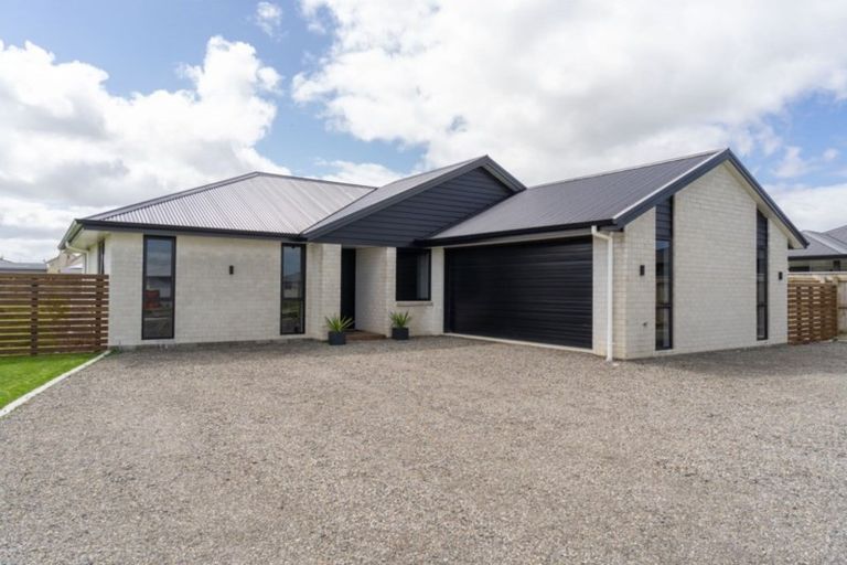 Photo of property in 6 Warrington Court, Carterton, 5713