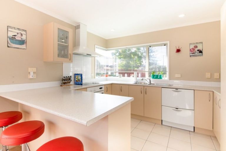 Photo of property in 3/14 Milton Road, Orewa, 0931
