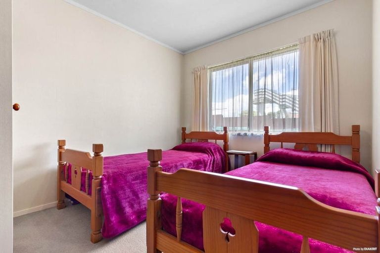 Photo of property in 2/9 Clayburn Road, Glen Eden, Auckland, 0602