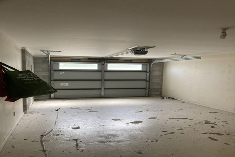 Photo of property in 18 Melrose Road, Island Bay, Wellington, 6023