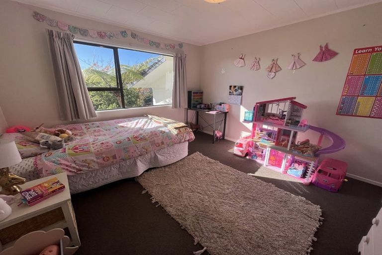 Photo of property in 18b Parkinson Close, Whitby, Porirua, 5024