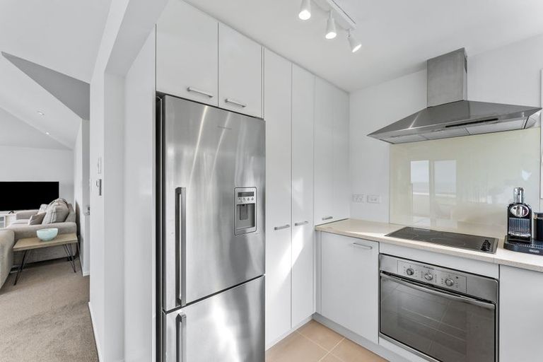 Photo of property in 1/14 Bournemouth Terrace, Murrays Bay, Auckland, 0630