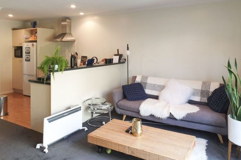 Photo of property in 3/17 Harbour View Road, Te Atatu Peninsula, Auckland, 0610