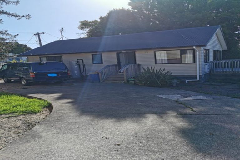 Photo of property in 3 Barrys Road, Glendene, Auckland, 0602