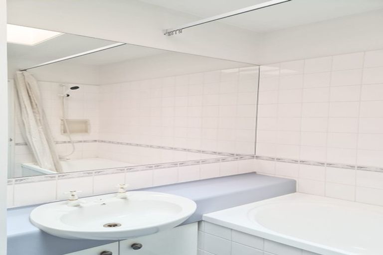 Photo of property in St James Courts, 3/77 Gloucester Street, Christchurch Central, Christchurch, 8013