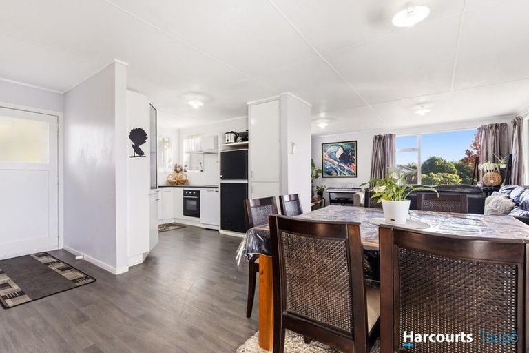 Photo of property in 77 Marshall Avenue, Richmond Heights, Taupo, 3330