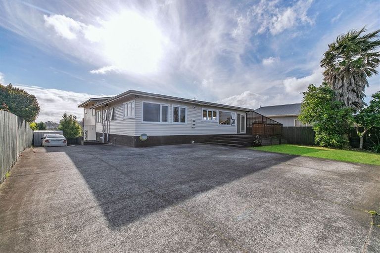 Photo of property in 92 Sunset Road, Unsworth Heights, Auckland, 0632