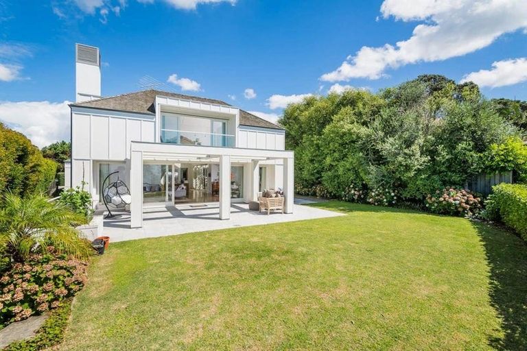 Photo of property in 35 View Road, Campbells Bay, Auckland, 0630