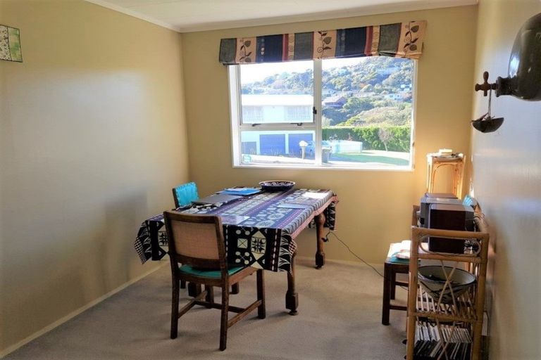 Photo of property in 18 Woolwich Close, Whitby, Porirua, 5024