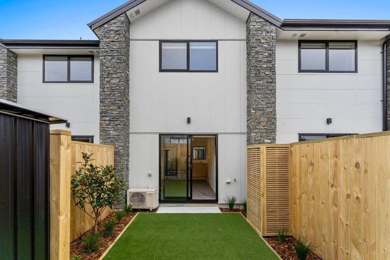 Photo of property in 8/10 Fathom Place, Te Atatu Peninsula, Auckland, 0610