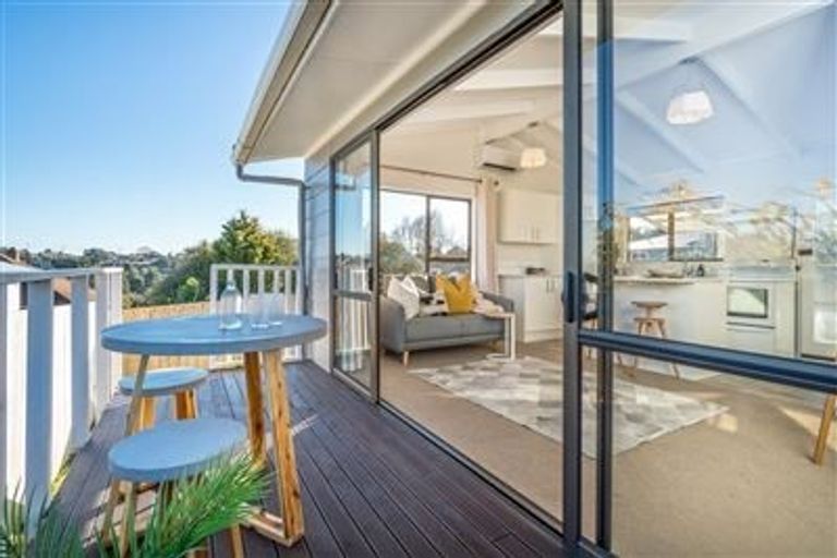 Photo of property in 1/18 Glenfield Road, Birkenhead, Auckland, 0626