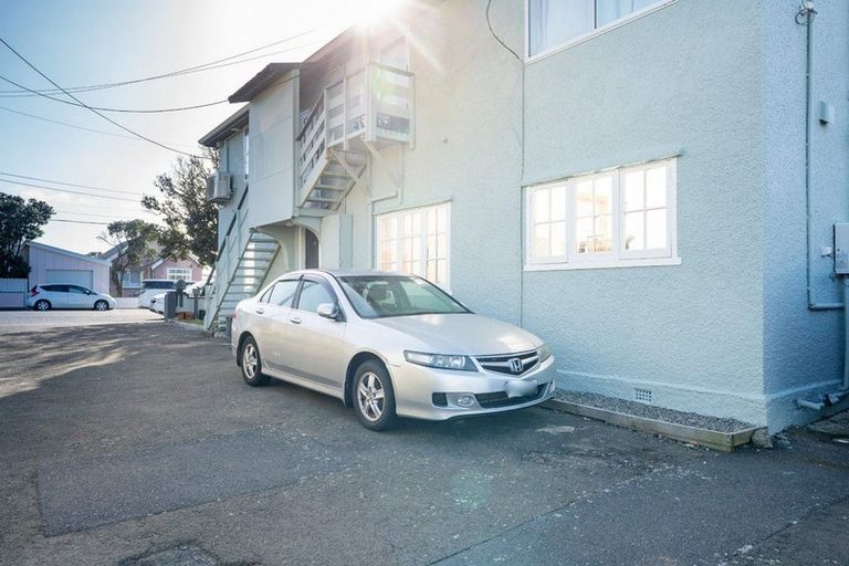Photo of property in 42c Apu Crescent, Lyall Bay, Wellington, 6022