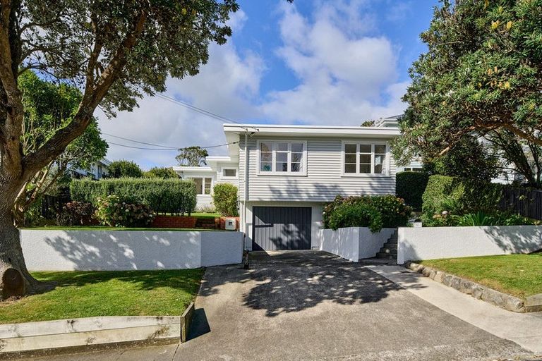 Photo of property in 41 Raroa Terrace, Tawa, Wellington, 5028