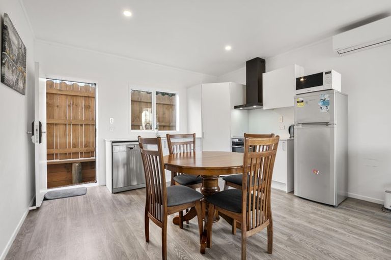 Photo of property in 15 Rosario Crescent, Red Beach, 0932