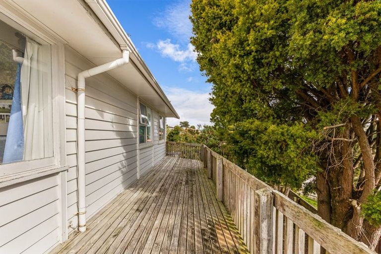 Photo of property in 18 Lilburn Crescent, Massey, Auckland, 0614