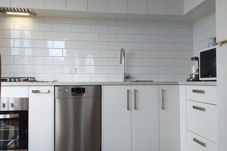 Photo of property in 2b Sunhaven Drive, Newlands, Wellington, 6037