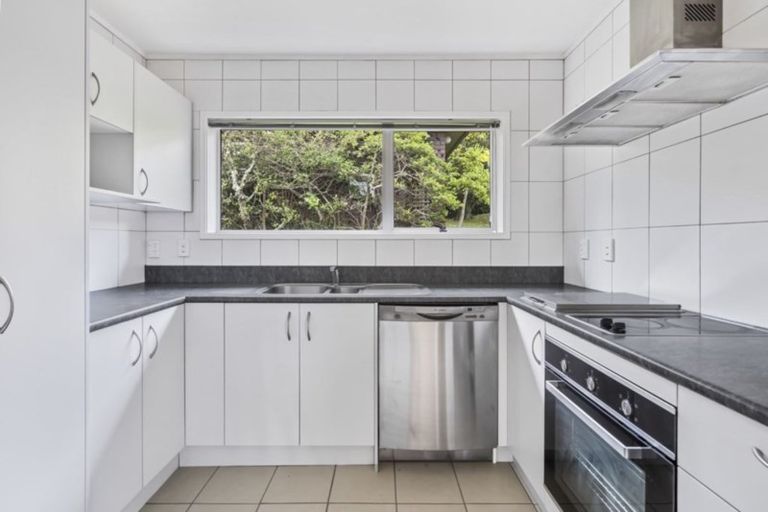 Photo of property in 2/9 Paruru Avenue, Northcote, Auckland, 0627