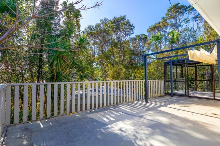 Photo of property in 9 Onedin Place, Titirangi, Auckland, 0604