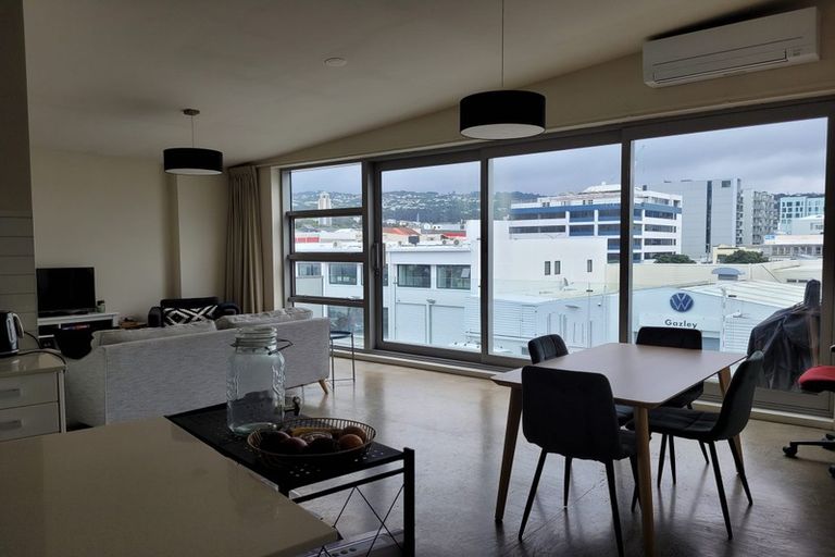 Photo of property in 25u1 Home Street, Mount Victoria, Wellington, 6011