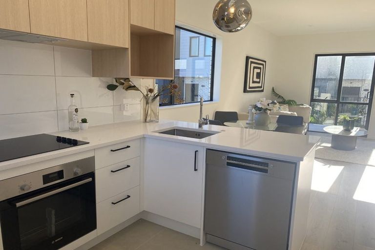 Photo of property in 27 Paetai Lane, Te Atatu Peninsula, Auckland, 0610