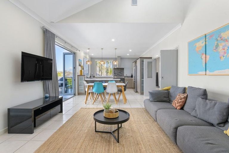 Photo of property in 102 Rototuna Road, Rototuna, Hamilton, 3210