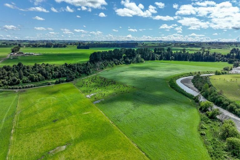 Photo of property in 1678 Kimbolton Road, Cheltenham, Feilding, 4777