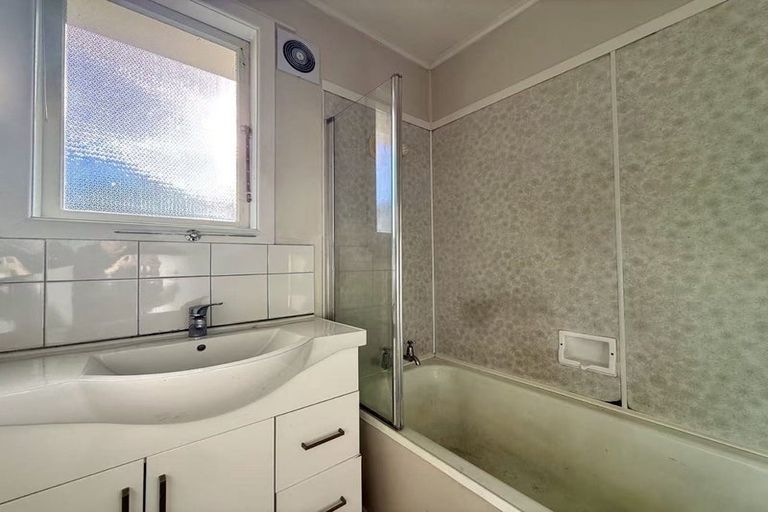 Photo of property in 71 Smythe Road, Henderson, Auckland, 0612