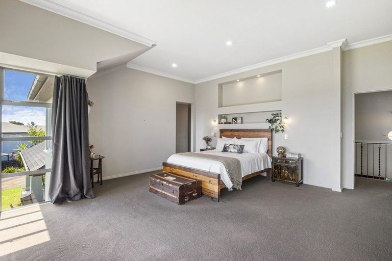 Photo of property in 5 Chatham Avenue, Paremoremo, Auckland, 0632