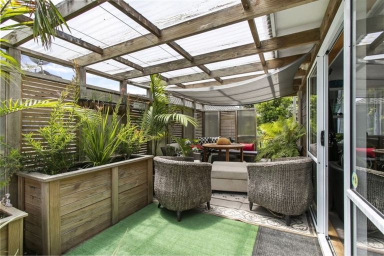 Photo of property in 1/1 Cushla Place, Massey, Auckland, 0614