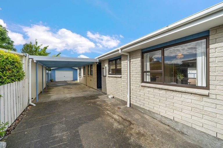 Photo of property in 42 Hartford Crescent, Totara Park, Upper Hutt, 5018