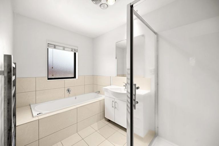 Photo of property in 12 Te Ironui Place, Huntington, Hamilton, 3210