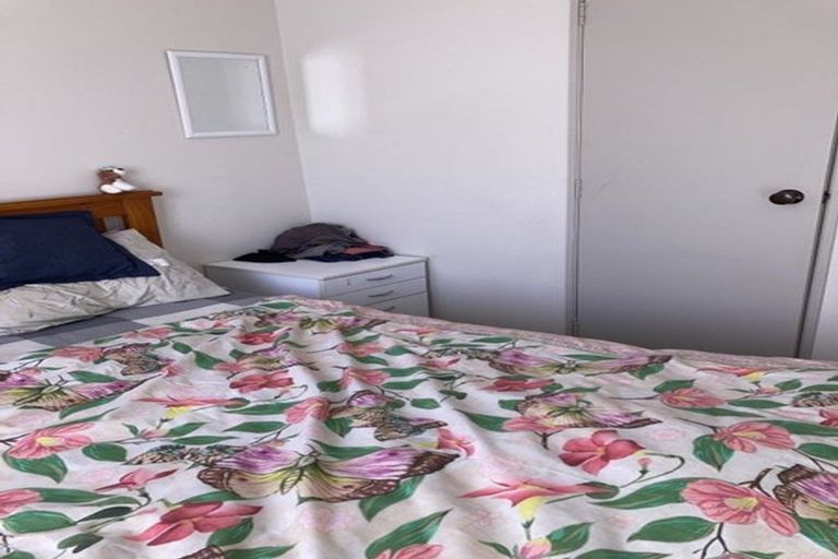 Photo of property in 5 Meadowvale Rise, Titirangi, Auckland, 0604