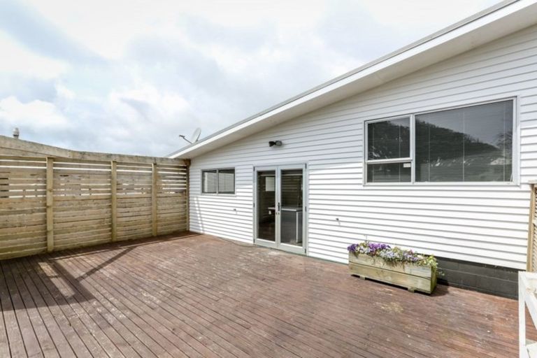 Photo of property in 27 Rospeath Crescent, Spotswood, New Plymouth, 4310