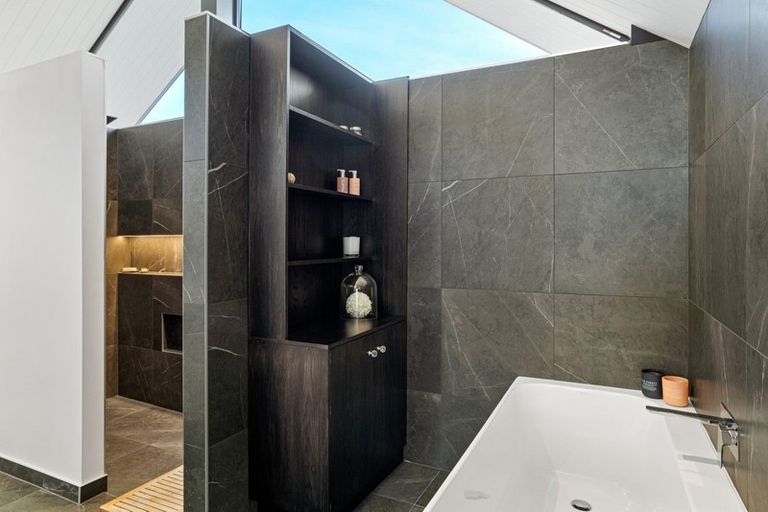 Photo of property in 25 Forest Heights, Wanaka, 9305