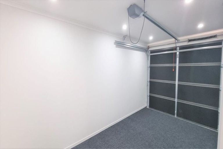 Photo of property in 425f Great South Road, Opaheke, 2113