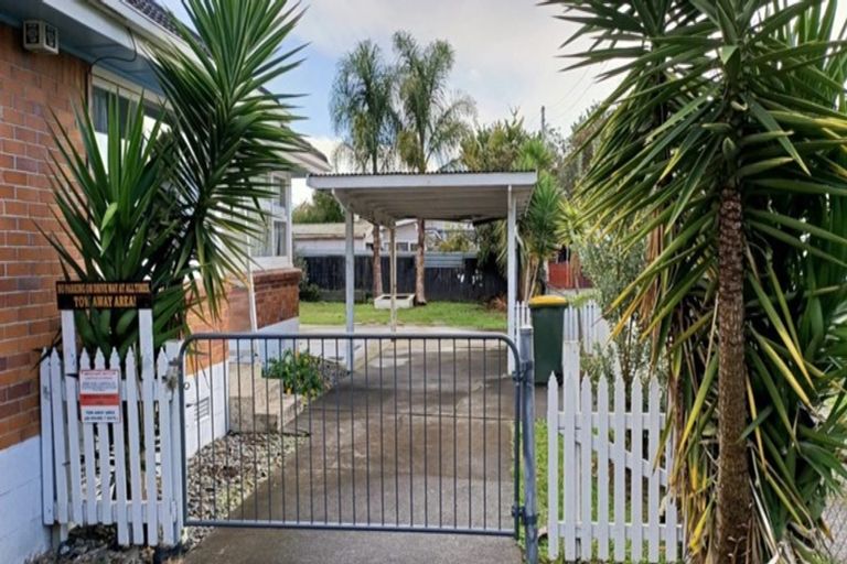 Photo of property in 2/265 Massey Road, Mangere East, Auckland, 2024