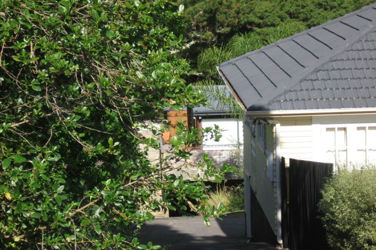 Photo of property in 23a Fairmount Road, Titirangi, Auckland, 0604