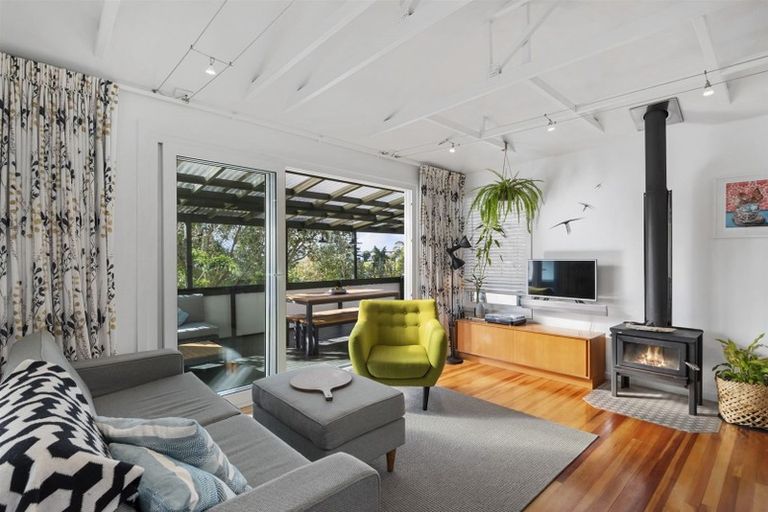 Photo of property in 52 Kia Ora Road, Beach Haven, Auckland, 0626