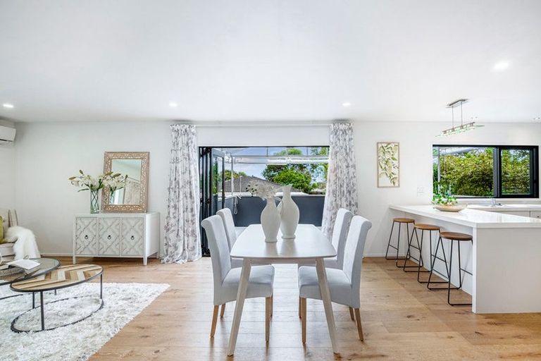 Photo of property in 2/1 Hatherlow Street, Glenfield, Auckland, 0629