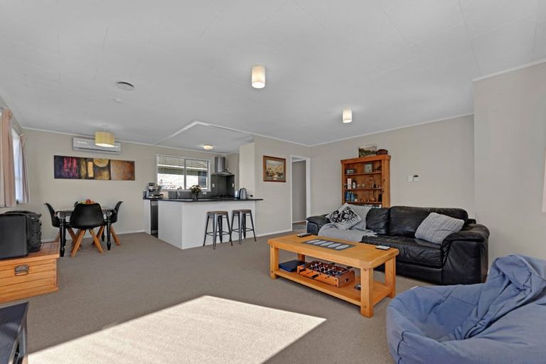 Photo of property in 47 Claverdon Drive, Massey, Auckland, 0614