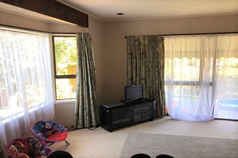 Photo of property in 1/41 Frank Evans Place, Henderson, Auckland, 0610