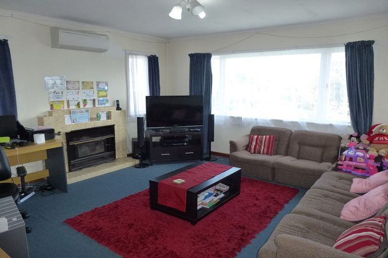 Photo of property in 11 Sherwood Avenue, Te Atatu South, Auckland, 0610