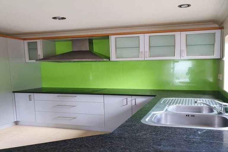 Photo of property in 52b Royal View Road, Te Atatu South, Auckland, 0610